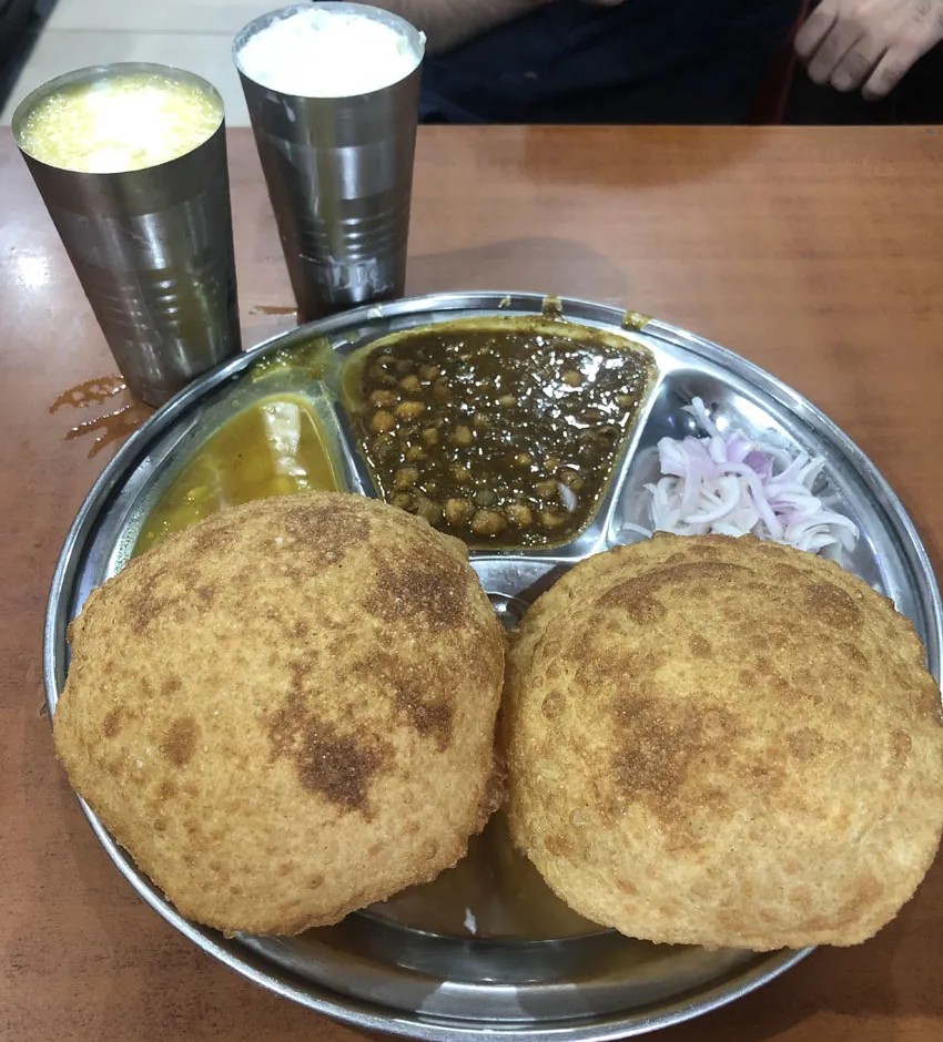 Kanha-sweets-Puri-Chole-Amritsar